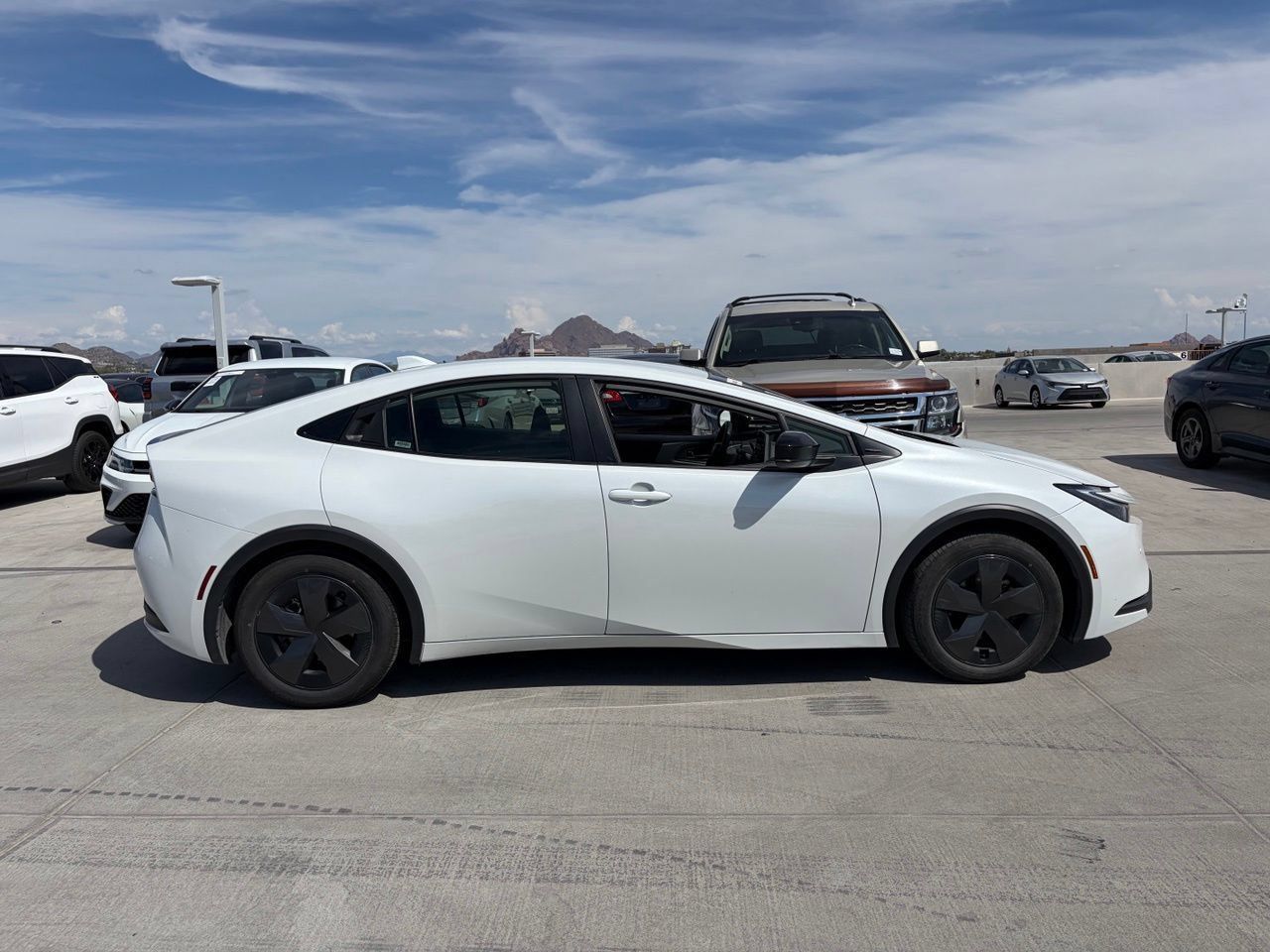 Used 2025 Toyota Prius LE FWD image 3