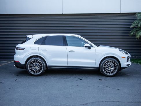 Certified 2023 Porsche Cayenne image 8