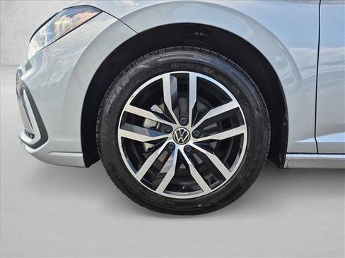 Used 2025 Volkswagen Jetta SE FWD image 22