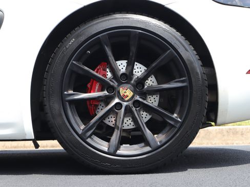 Used 2018 Porsche 718 Cayman RWD image 6