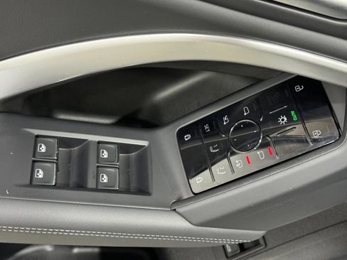 Certified 2025 Audi Q5 Premium w/ Convenience Package image 23