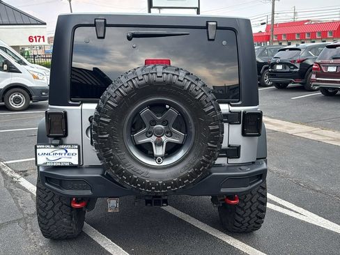 Used 2017 Jeep Wrangler Unlimited Rubicon w/ Max Tow Package AWD/4WD image 4