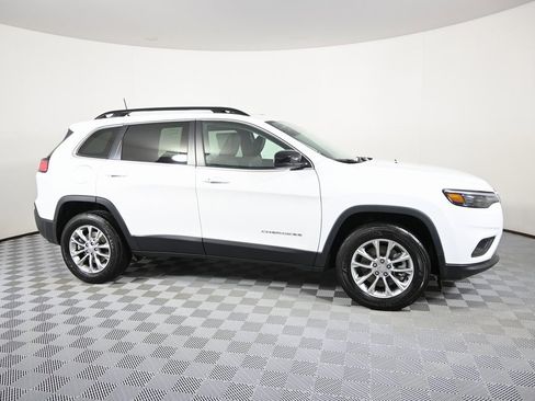 Used 2022 Jeep Cherokee Latitude Lux w/ Sun & Sound Group image 8