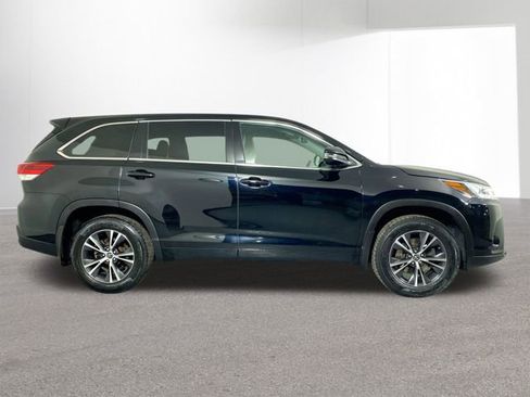 Used 2018 Toyota Highlander LE image 35