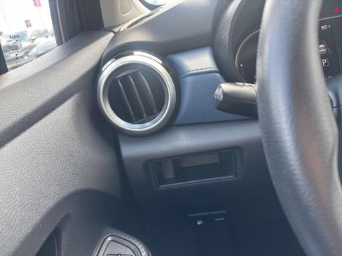 Used 2025 Nissan Versa SV FWD image 31