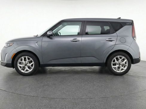 Used 2025 Kia Soul LX w/ LX Technology Package image 3