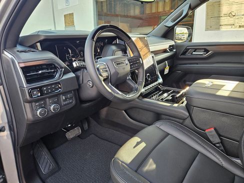 New 2026 GMC Yukon Denali w/ Denali Reserve Package AWD/4WD image 10