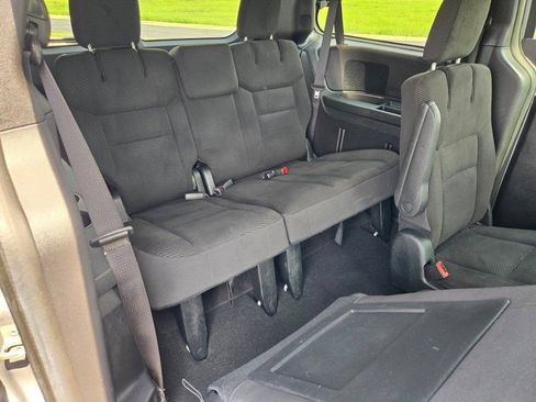 Used 2020 Dodge Grand Caravan SE FWD image 9