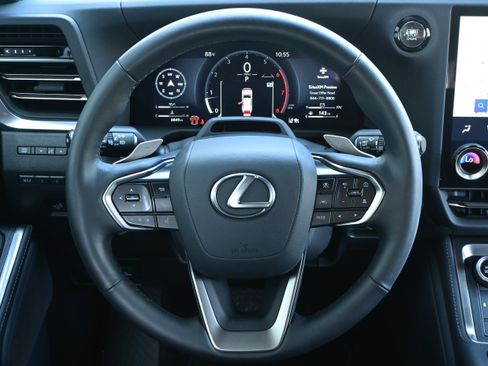 Used 2025 Lexus GX 550 w/ Accessory Package (Z1) AWD/4WD image 17