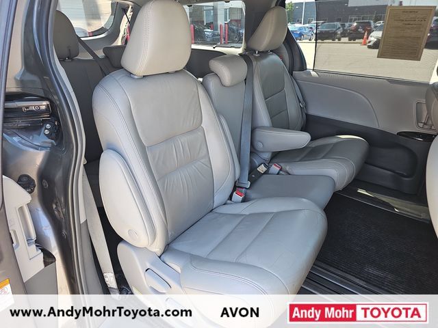 Used 2019 Toyota Sienna XLE w/ XLE Navigation Package FWD image 32