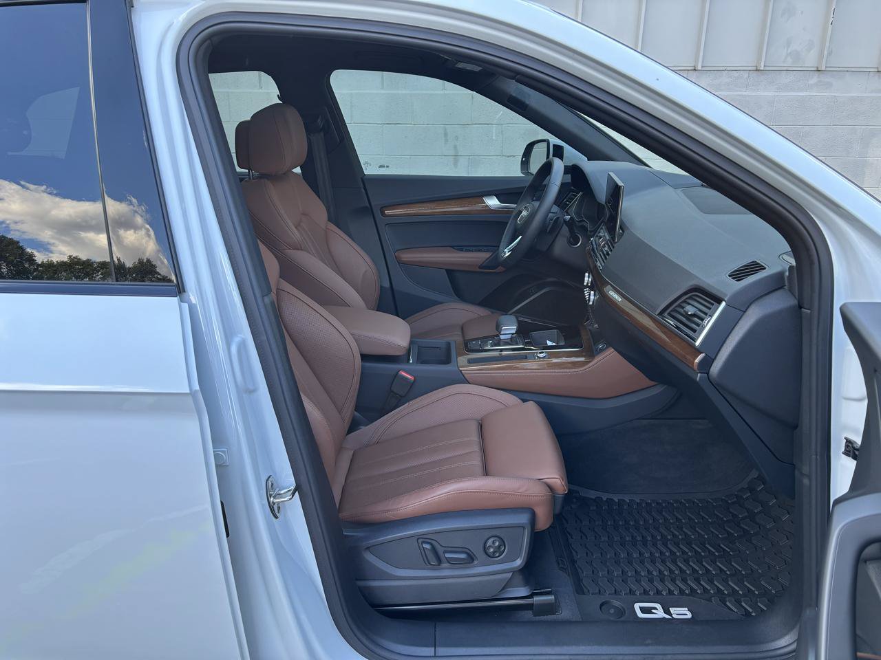 Used 2024 Audi Q5 e Prestige AWD/4WD image 24