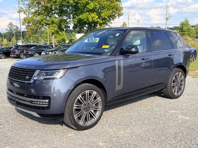 Used 2025 Land Rover Range Rover SE AWD/4WD image 1