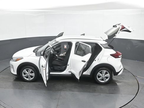 Used 2021 Nissan Kicks S FWD image 50