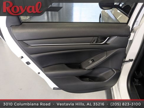 Used 2018 Honda Accord EX image 12