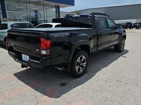 Used 2019 Toyota Tacoma TRD Sport w/ TRD Premium Sport Package AWD/4WD image 7