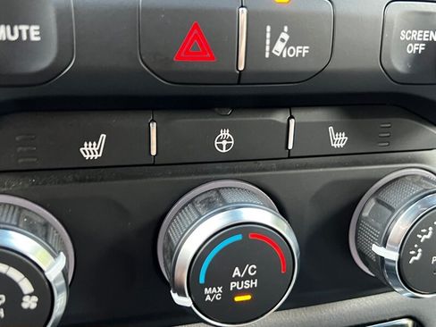 Used 2024 RAM 1500 Big Horn AWD/4WD image 34
