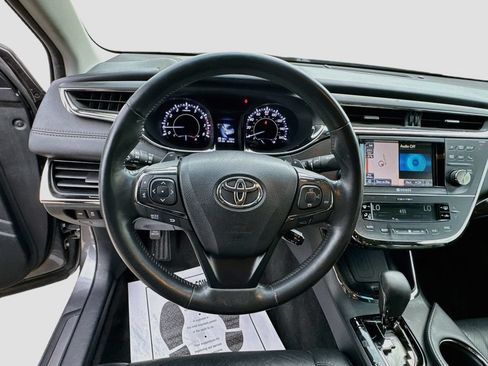 Used 2013 Toyota Avalon Limited w/ Technology Pkg FWD image 11