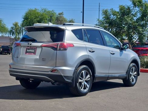 Used 2018 Toyota RAV4 XLE AWD/4WD image 8