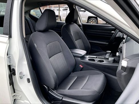 Used 2025 Nissan Altima 2.5 SV image 8