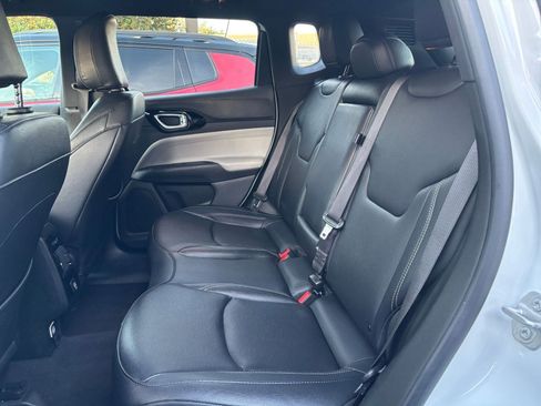 Used 2025 Jeep Compass Limited image 20