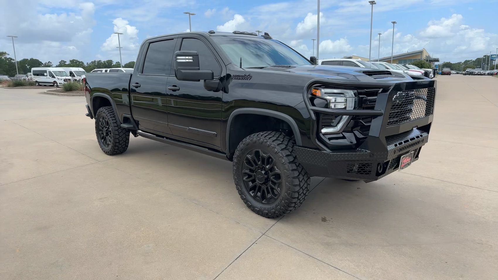 Used 2025 Chevrolet Silverado 2500 High Country w/ Midnight Edition AWD/4WD image 3