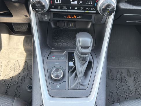 Used 2023 Toyota RAV4 AWD Hybrid image 24