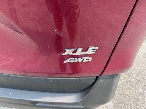 Used 2019 Toyota RAV4 XLE w/ Convenience Package AWD/4WD image 10