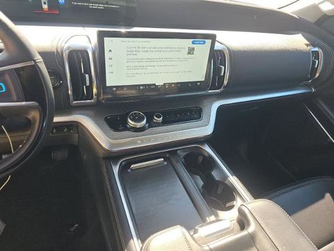 Certified 2025 Ford Expedition Platinum AWD/4WD image 11