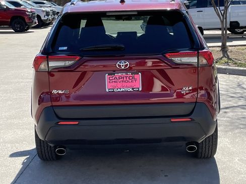 Used 2025 Toyota RAV4 XLE image 5