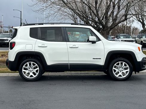 Used 2018 Jeep Renegade Latitude w/ Popular Equipment Group image 8