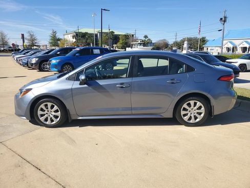 Used 2025 Toyota Corolla LE image 2