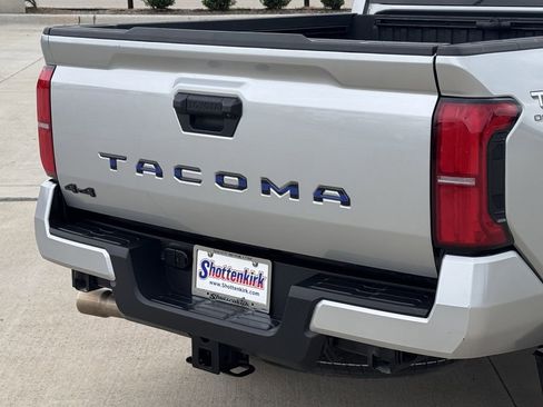 Used 2024 Toyota Tacoma TRD Off-Road image 6