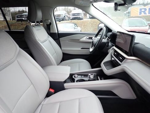 Certified 2025 Ford Explorer Active w/ Active Comfort Package image 11