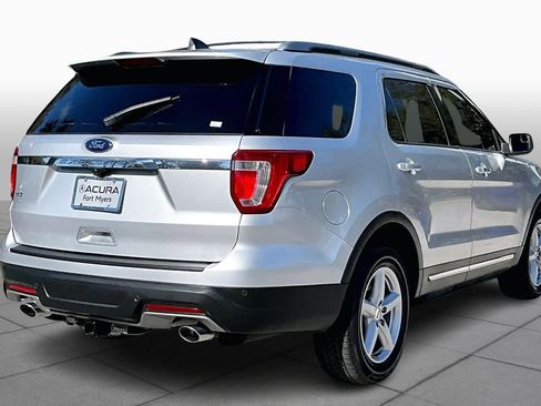 Used 2018 Ford Explorer XLT image 13