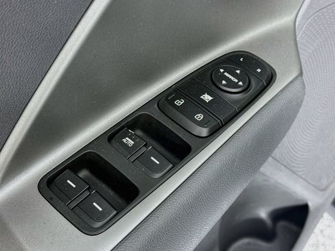 Used 2018 Kia Niro LX FWD image 17