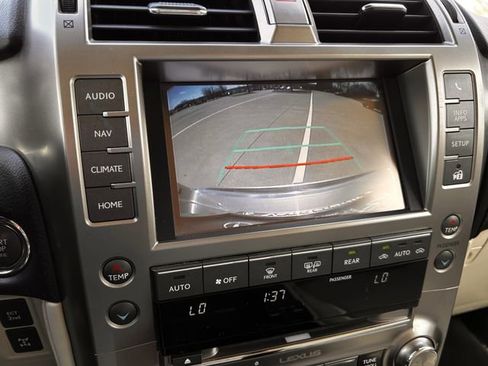 Used 2020 Lexus GX 460 Premium w/ Premium Package image 18