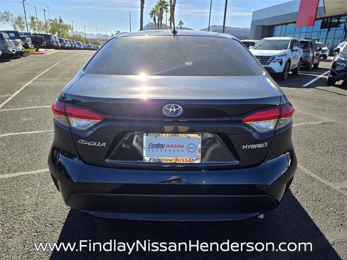 Used 2022 Toyota Corolla LE image 5