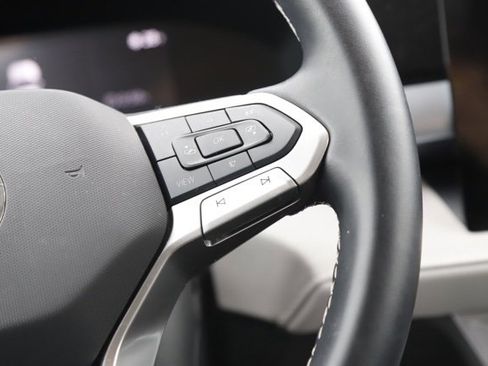 Used 2025 Volkswagen Taos SE image 20