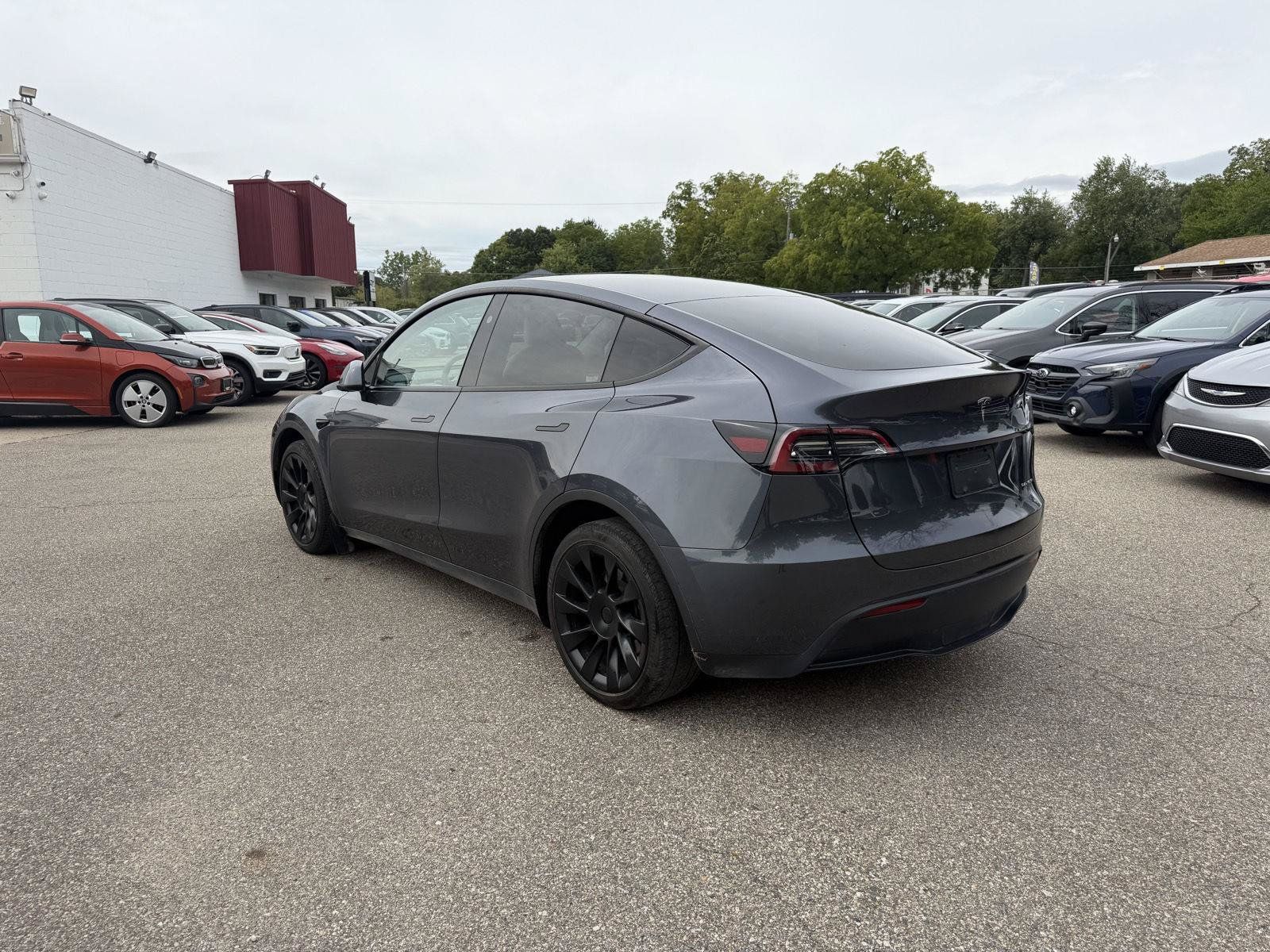 Used 2023 Tesla Model Y Long Range AWD/4WD image 3