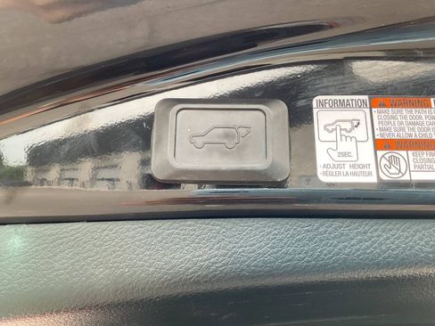 Used 2015 Toyota RAV4 Limited w/ Technology Package AWD/4WD image 35