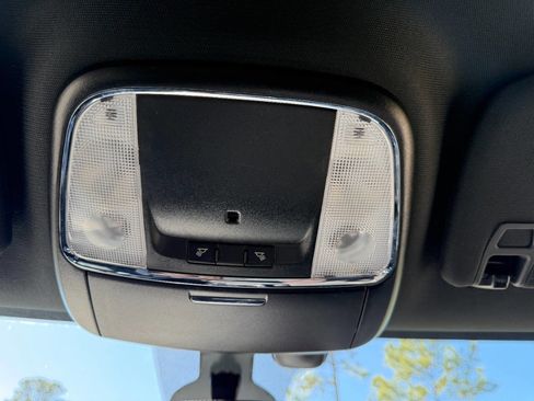 Used 2019 Jeep Grand Cherokee Laredo image 25