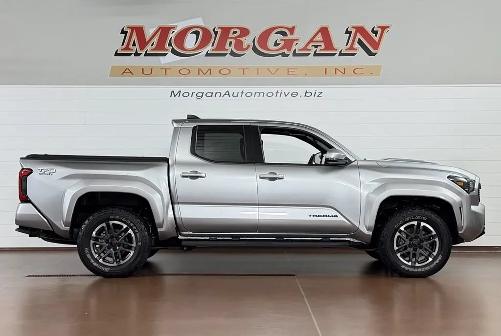 Used 2024 Toyota Tacoma TRD Sport w/ TRD Sport Upgrade Package AWD/4WD image 2