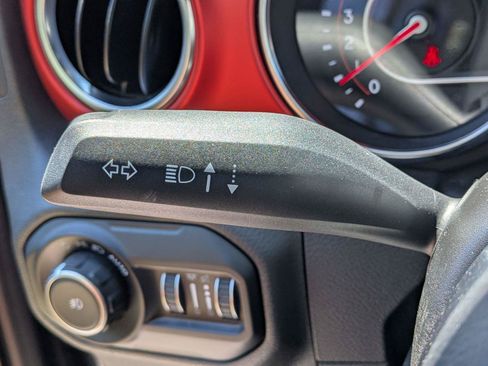 Used 2021 Jeep Wrangler Unlimited Rubicon w/ Cold Weather Group AWD/4WD image 22