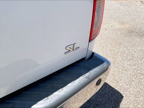Used 2019 Nissan Frontier SL RWD image 8