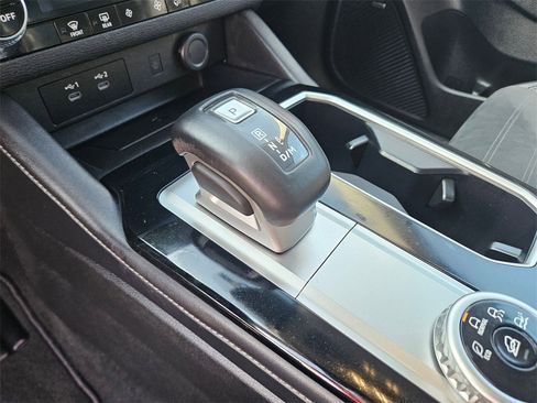 Used 2025 Mitsubishi Outlander SE image 25