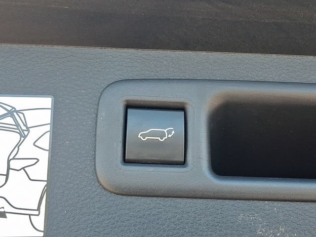Used 2024 Toyota Highlander XLE FWD image 29