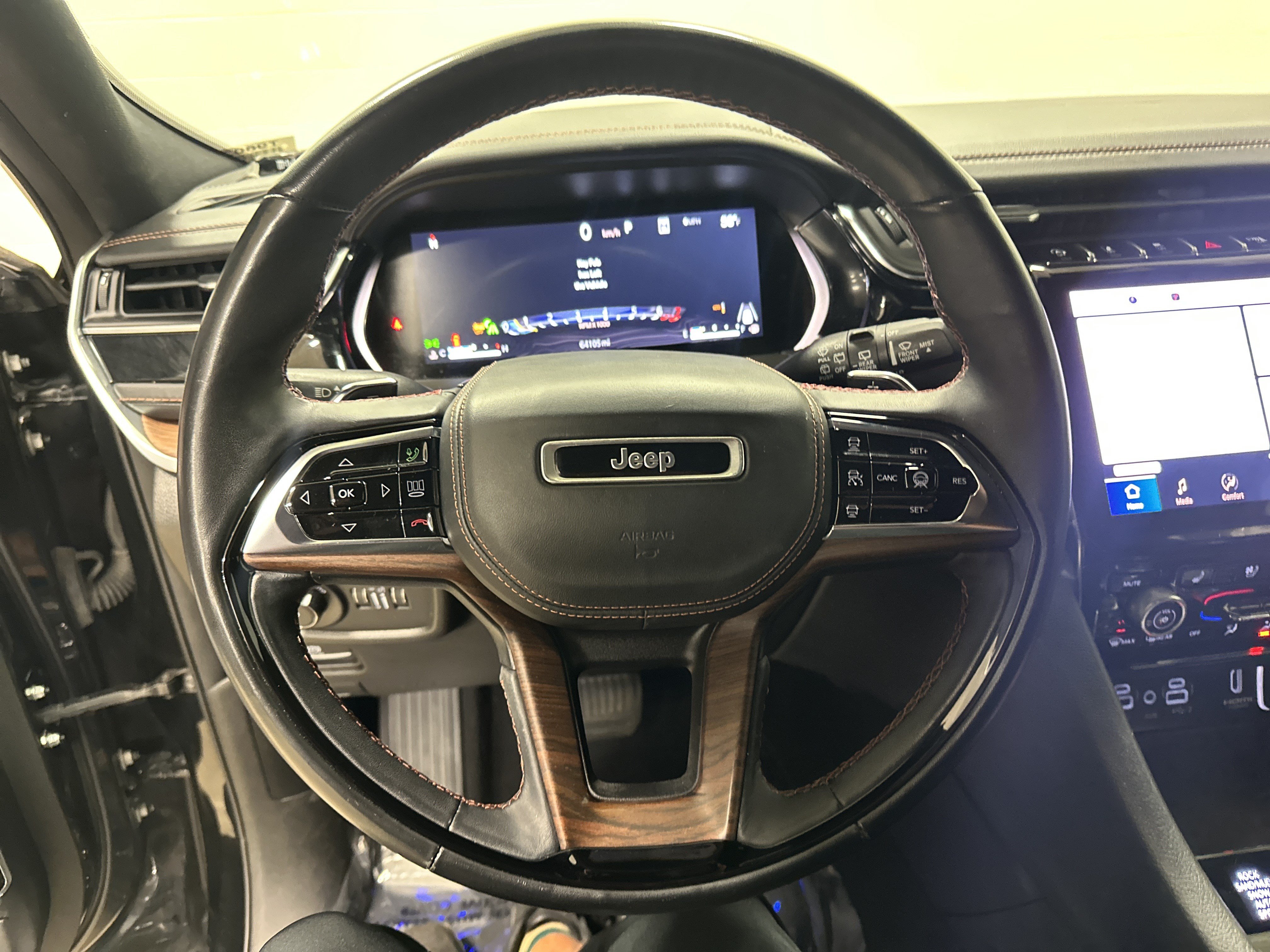 Used 2022 Jeep Grand Cherokee Summit w/ Adv Protech Group IV AWD/4WD image 18