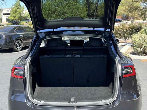 Used 2025 Tesla Model Y Long Range AWD/4WD image 72
