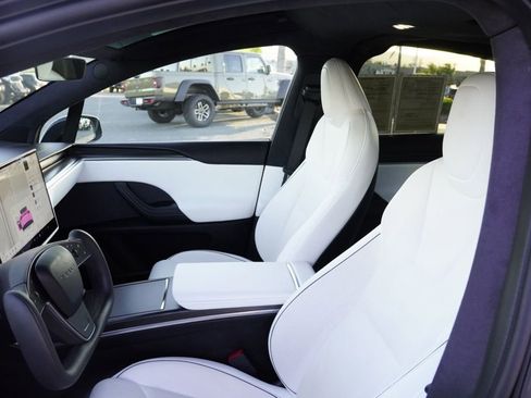 Used 2022 Tesla Model X Plaid image 15