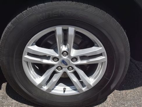 Used 2023 Ford Explorer XLT AWD/4WD image 47
